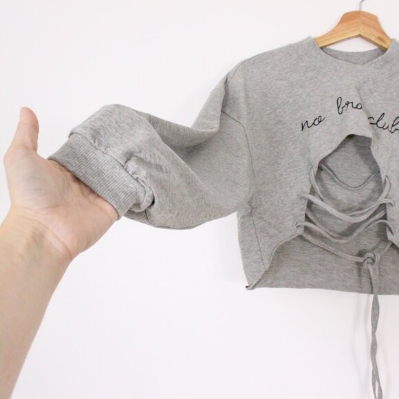 *Women's No Bra Club Letter Printed Long Sleeve Crop Top Long Sleeve - Picture 6 of 8